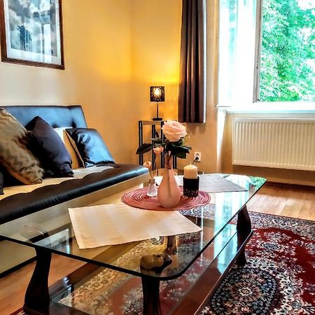 Apartment Sense Of Zizkov プラハ エクステリア 写真
